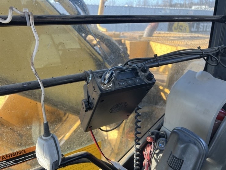 2004-deere-225c-lc-image-37