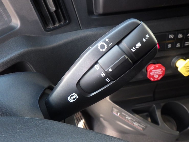 2024-freightliner-cascadia-126-image-19