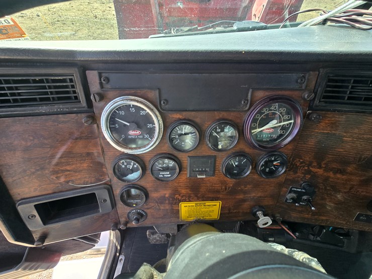 1997-peterbilt-377-image-65