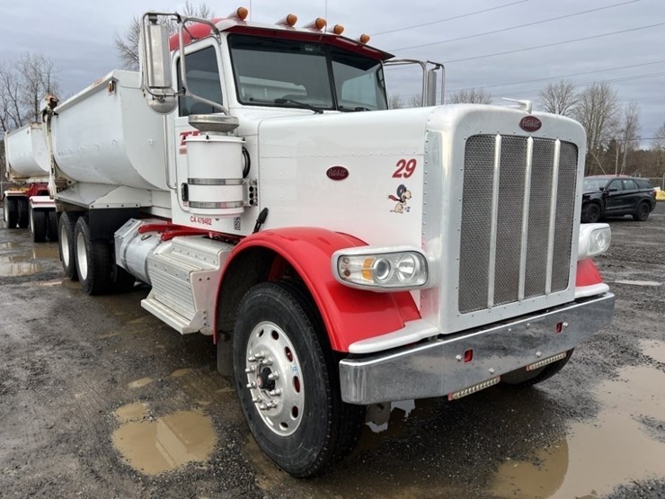 2017-peterbilt-389-image-2