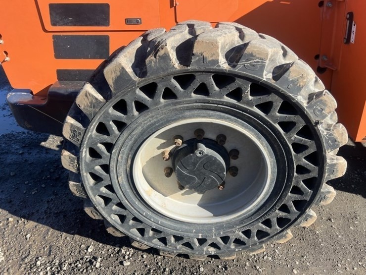 2017-jlg-6036-image-13