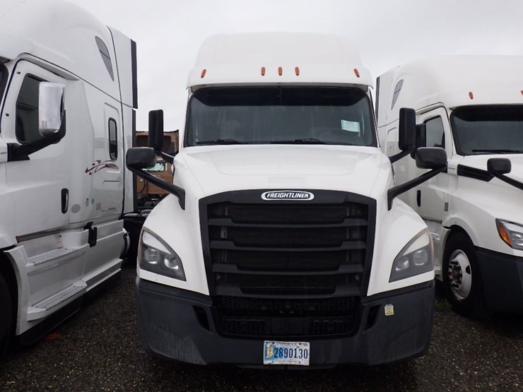 2020-freightliner-cascadia-126-image-2