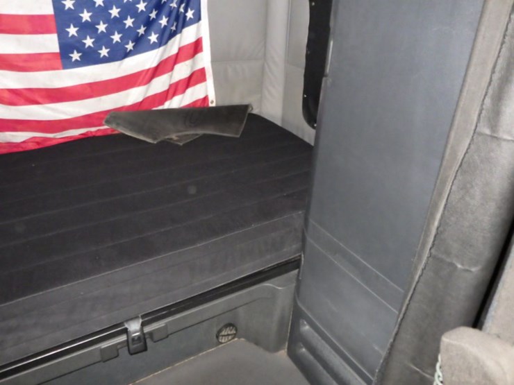 2021-freightliner-cascadia-126-image-29