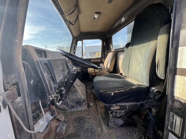 1990-international-4900-image-30