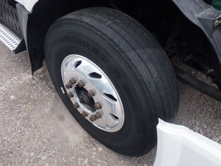 2012-volvo-vnl-300-image-22