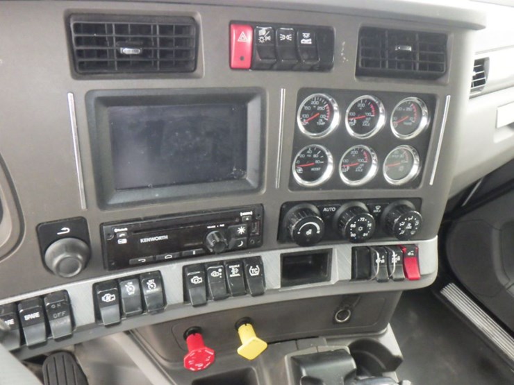 2016-kenworth-t680-image-21
