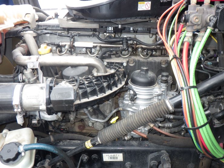 2019-freightliner-cascadia-126-image-31