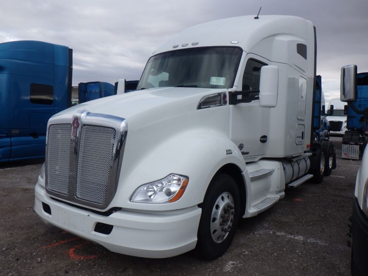 2017-kenworth-t680-image-1