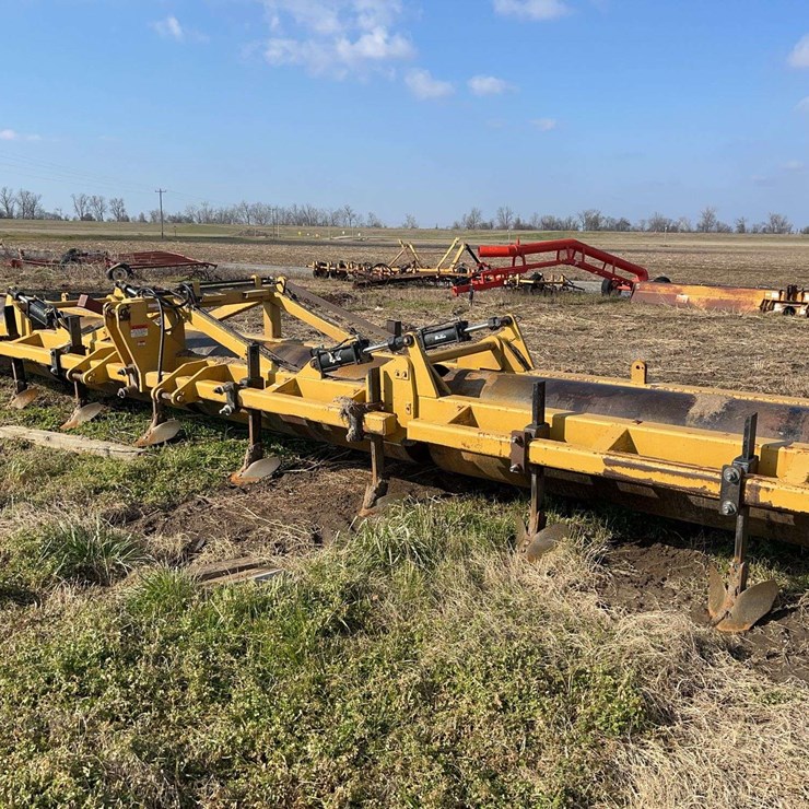 Brandt 8 Row 38" Folding Hipper Roller