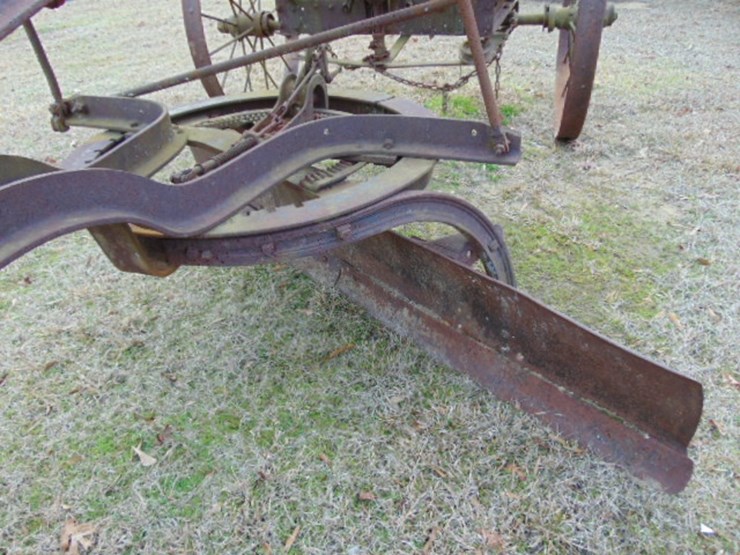 antique-road-grader-image-4