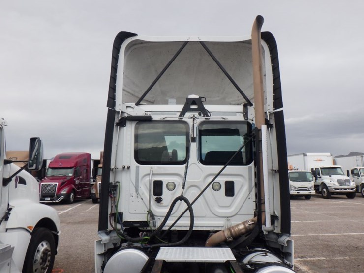 2015-freightliner-cascadia-113-evolution-image-10