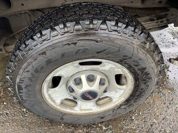 2011-gmc-sierra-extra-cab-pickup-image-18