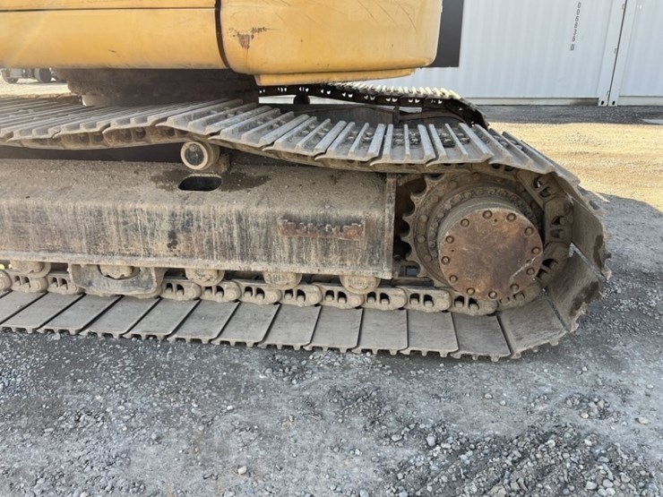 2004-deere-225c-lc-image-17