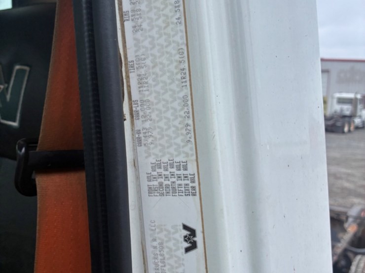 2015-western-star-4700-image-16