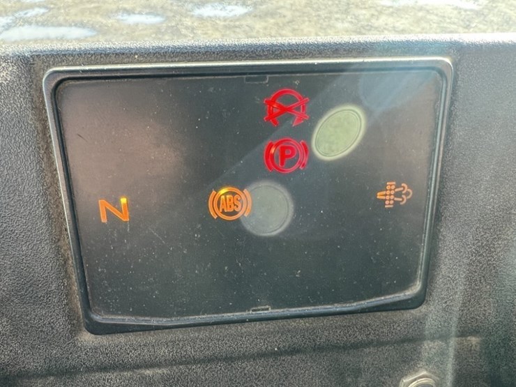 2013-mack-leu612-image-40