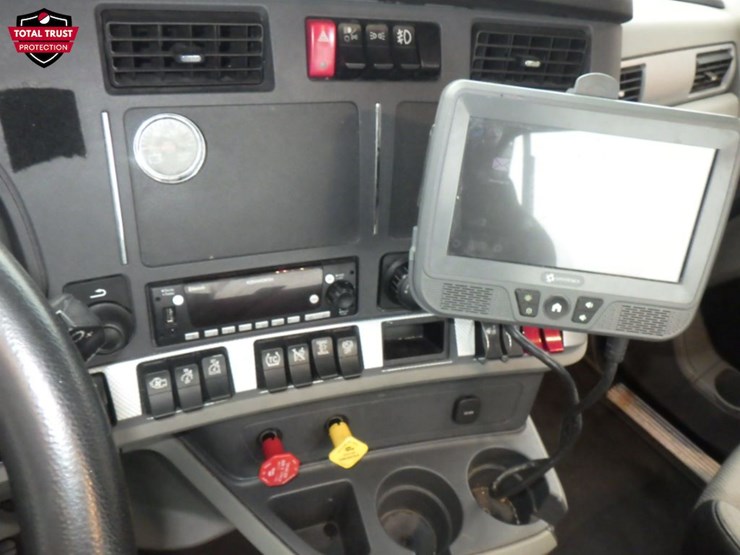 2022-kenworth-t680-image-16