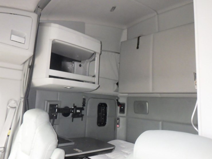 2016-kenworth-t680-image-23