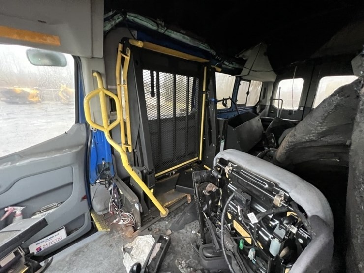 2019-ford-transit-image-12