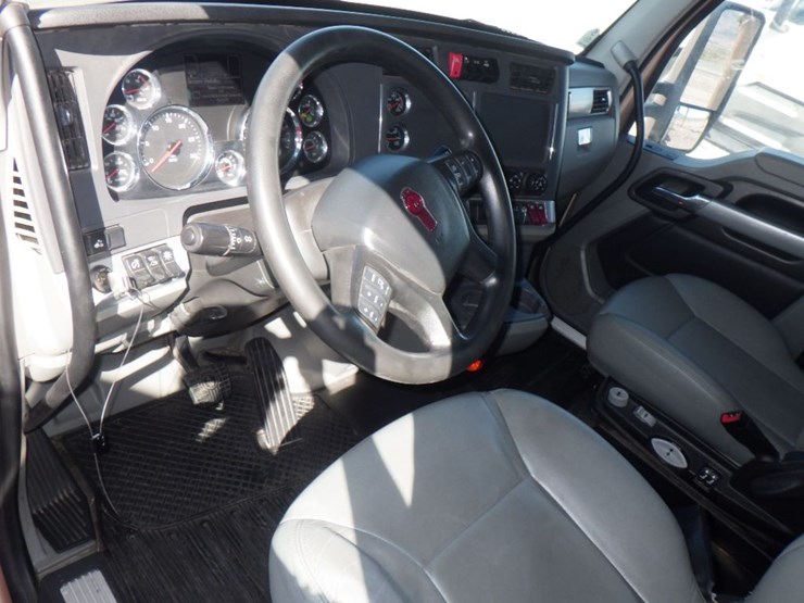 2020-kenworth-t680-image-17