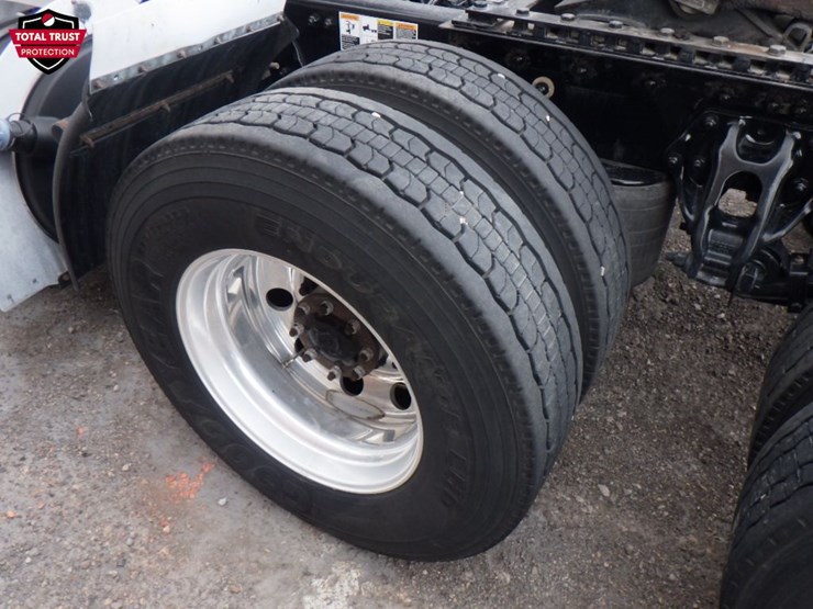 2022-kenworth-t680-image-13