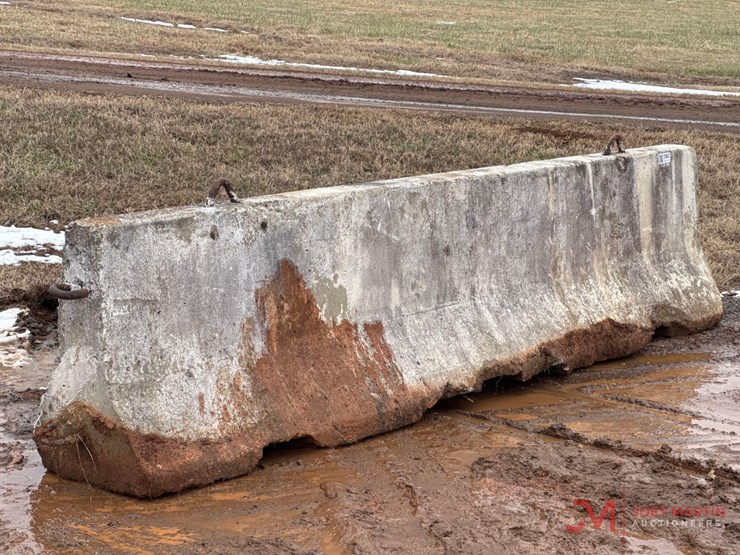 12'-concete-barrier-image-1