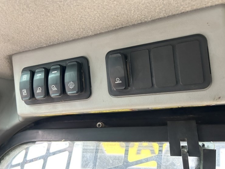 2021-caterpillar-289d3-image-28