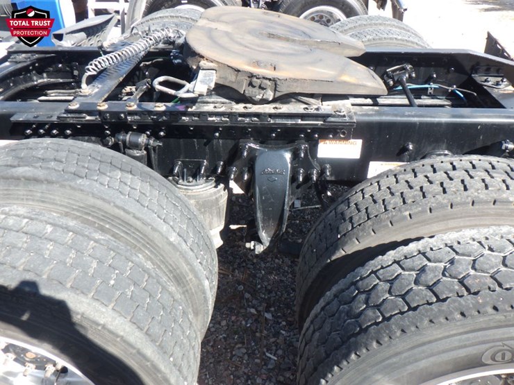 2021-freightliner-cascadia-126-image-16