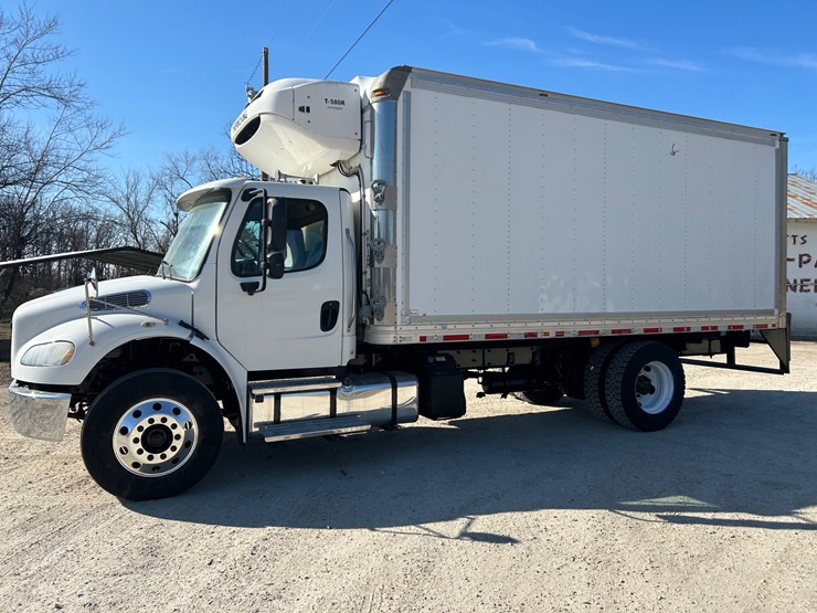 2018-freightliner-m2-106-image-4