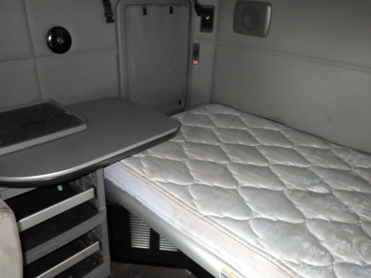 2022-kenworth-t680-image-21