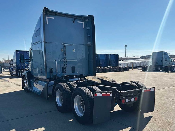 2022-kenworth-t680-image-3