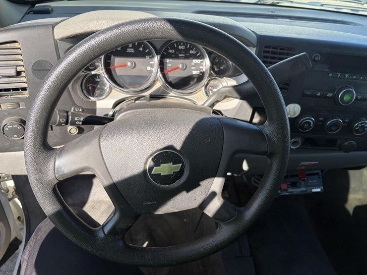 2010-chevrolet-2500-image-10