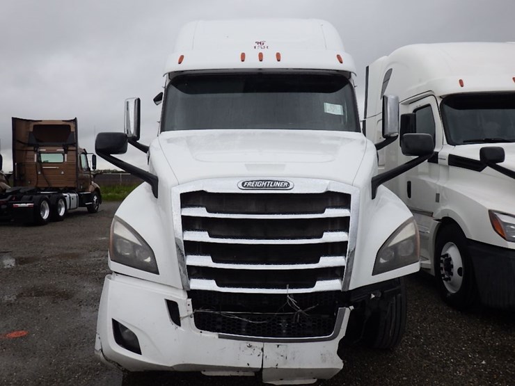 2020-freightliner-cascadia-126-image-4
