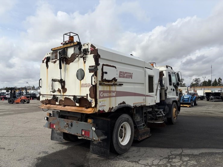 2009-gmc-t7500-image-3