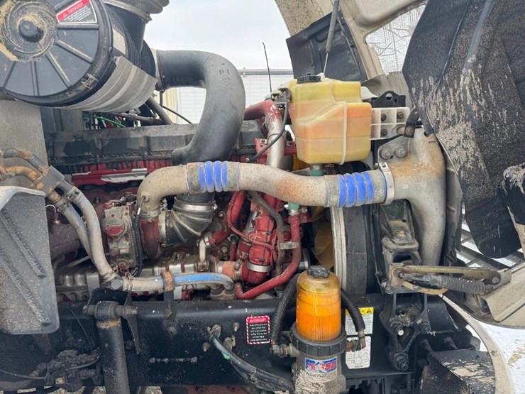 2018-mack-cxu613-day-cab-image-10