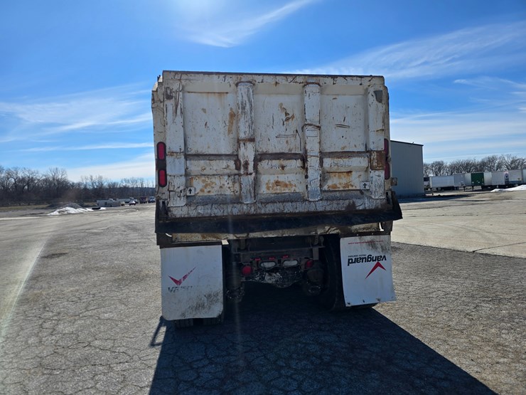 2001-mack-rd688s-image-12