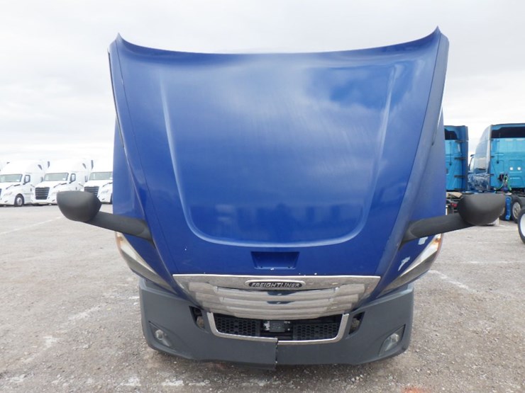 2019-freightliner-cascadia-126-image-33