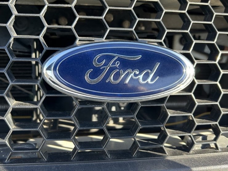 2007-ford-crown-victoria-sedan-image-9