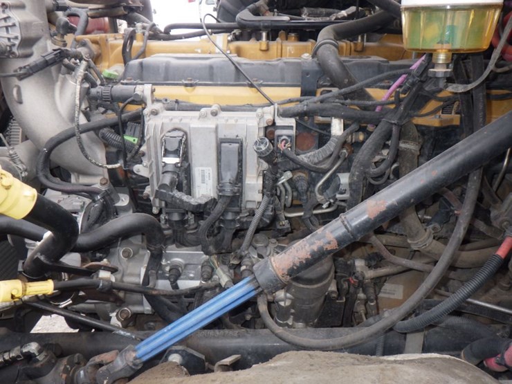 2012-caterpillar-ct660l-image-18