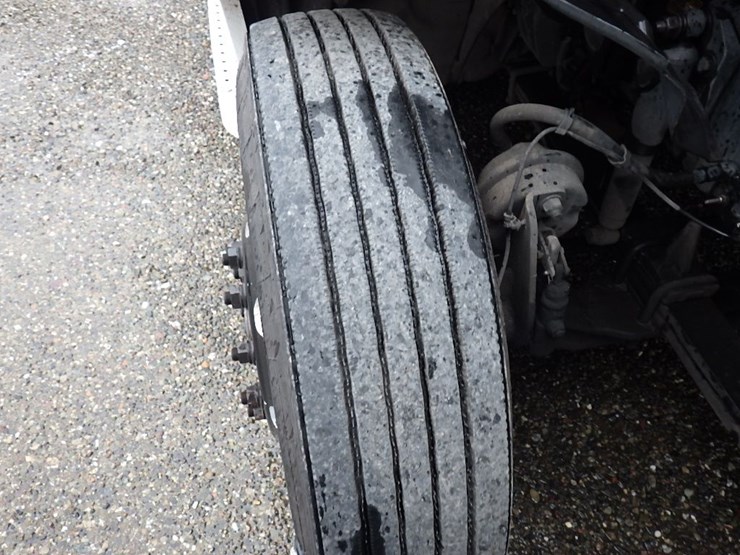 2020-freightliner-cascadia-126-image-31