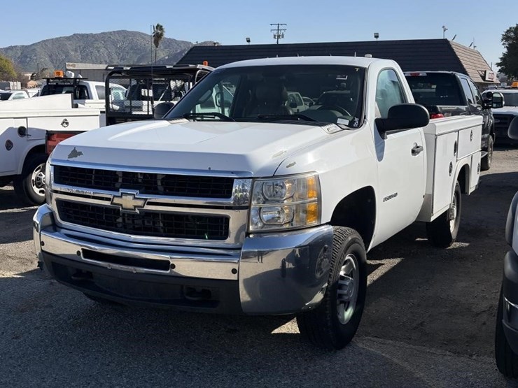 2010-chevrolet-2500-image-1