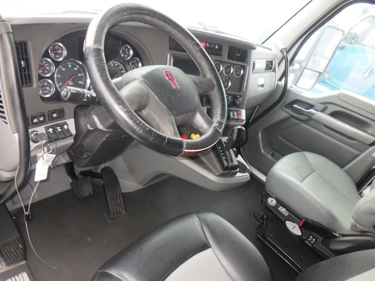 2017-kenworth-t680-image-18