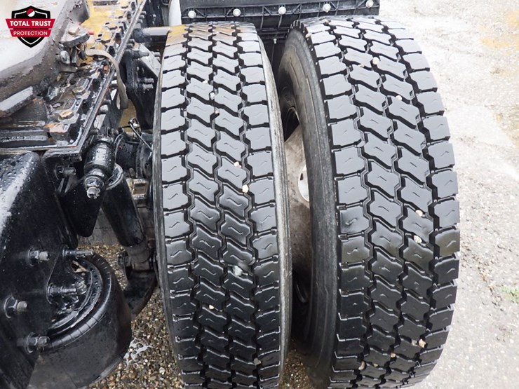 2022-freightliner-cascadia-126-image-7