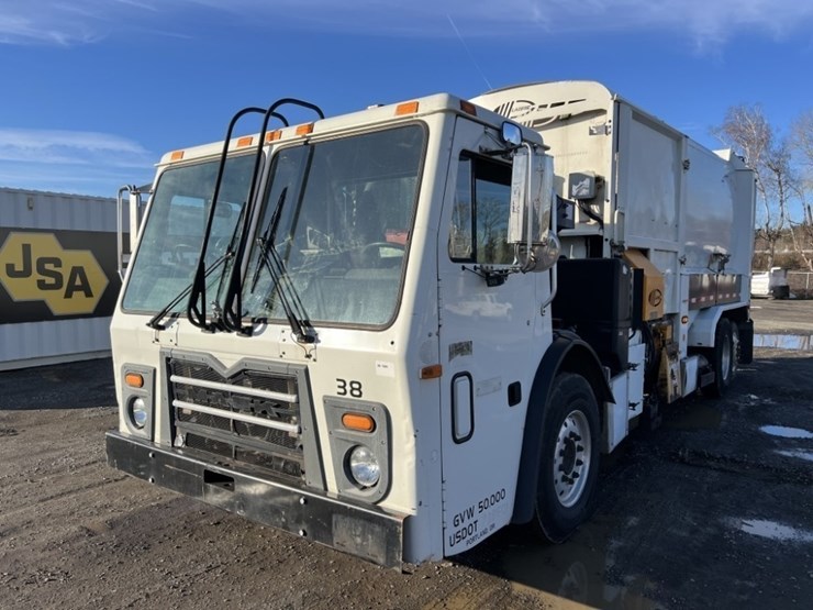 2013-mack-leu612-image-1