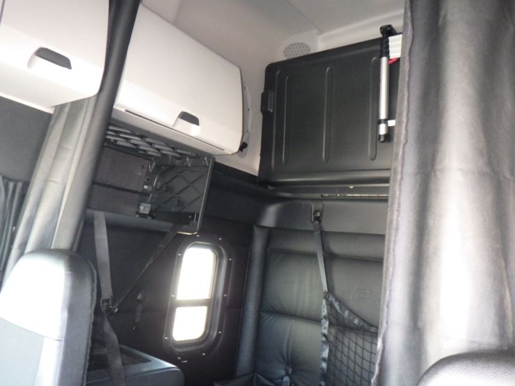 2024-freightliner-cascadia-126-image-21