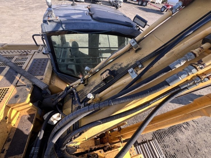2004-deere-225c-lc-image-24