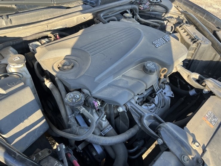 2011-chevrolet-impala-sedan-image-12