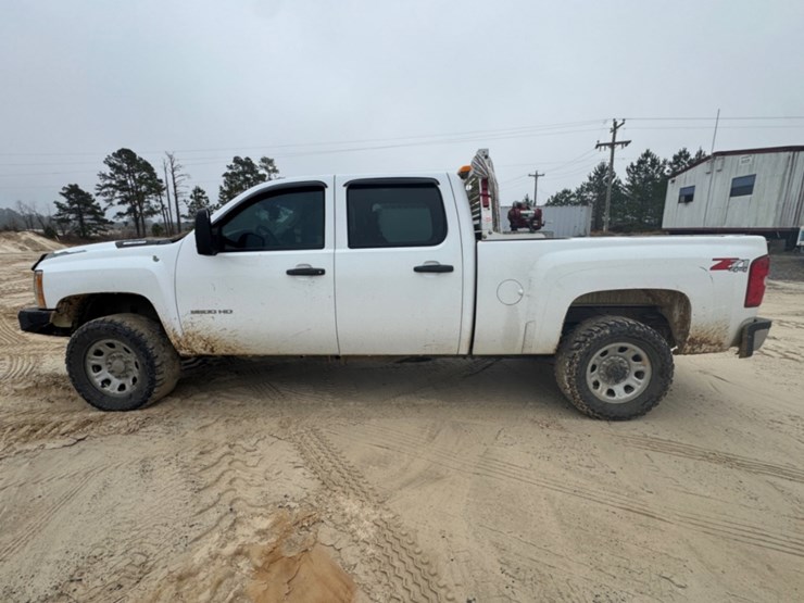 2012-chevrolet-silverado-3500hd-image-8