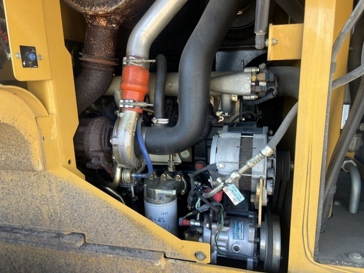 2006-caterpillar-924g-image-11