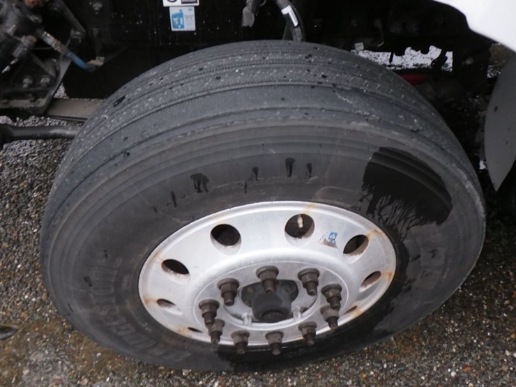 2017-peterbilt-579-image-19