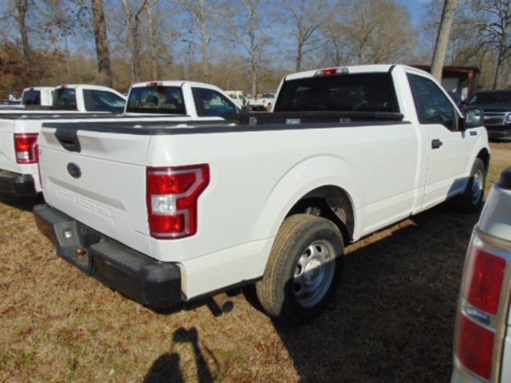 2018-ford-f150-xl-image-2